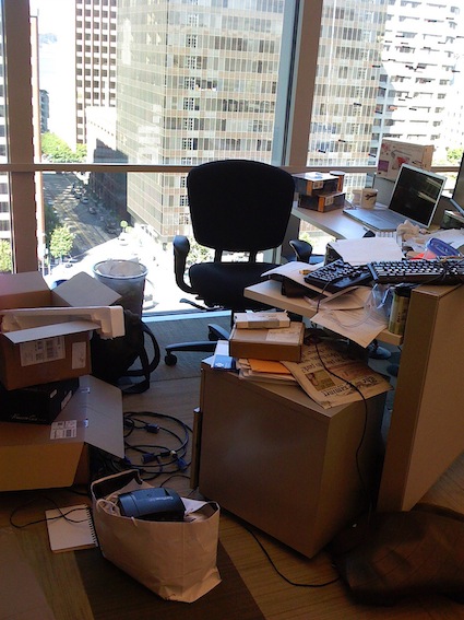 cluttered-desk